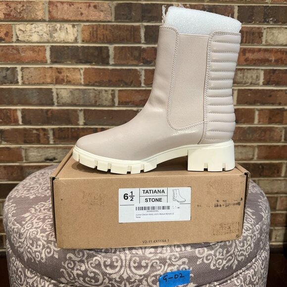 Journee Collection Women's Tatiana Chelsea Booties Stone Gray Size 6.5 - Picture 4 of 4